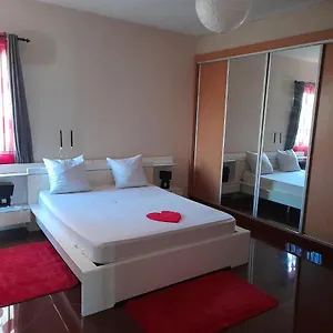Tarrafal House Quarto em Acomodações Particulares